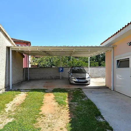 펜션 Mit Privatpool Fuer 4 Personen Ca 30 Qm In Pula, Istrien Istrische Riviera