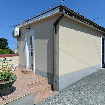 Mit Privatpool Fuer 4 Personen Ca 30 Qm In Pula, Istrien Istrische Riviera 펜션 풀라