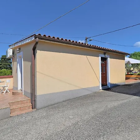 Mit Privatpool Fuer 4 Personen Ca 30 Qm In Pula, Istrien Istrische Riviera Ferienhaus