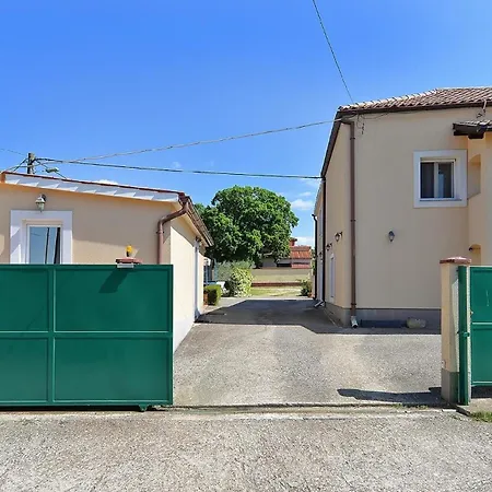 Mit Privatpool Fuer 4 Personen Ca 30 Qm In Pula, Istrien Istrische Riviera Ferienhaus
